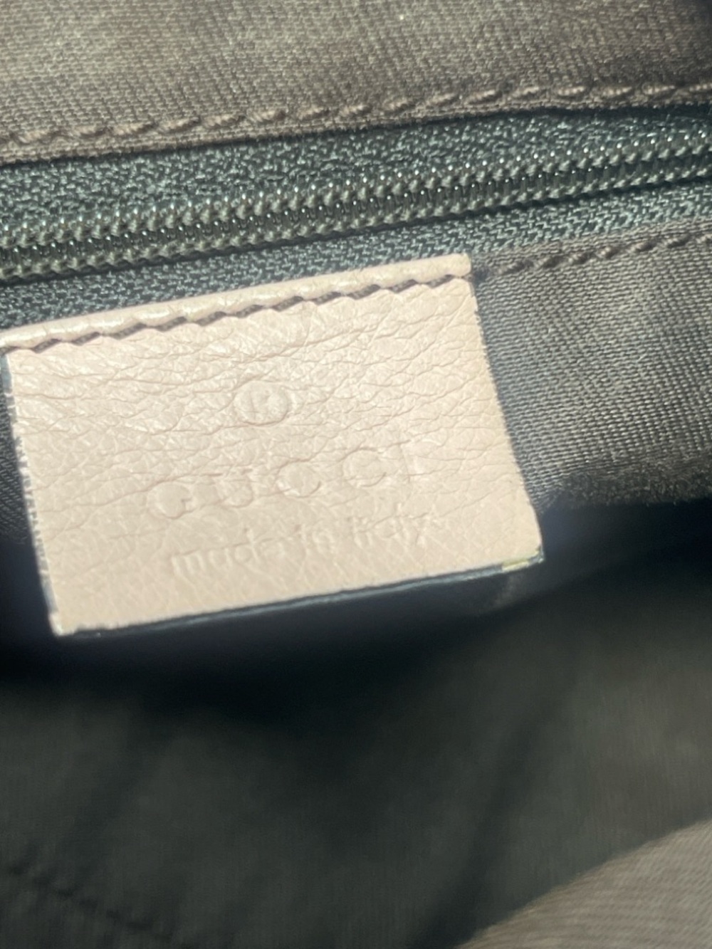 Gucci Beige Signature Canvas Shoulder Bag with Pink Trim - Picture 10 of 14